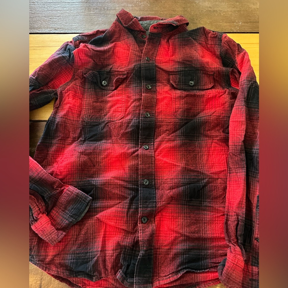 Men’s size large Woolrich red and black plaid flannel